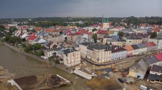 Počas upratovania po ničivých povodniach v Poľsku našli dve telá