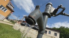 V obci Zubák pri Púchove míňajú viac vody, ako priteká. Z rezervoáru im navyše záhadne mizne