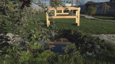 Ľudia sa predbiehajú v nakupovaní drahých vencov či sviečok. V Nových Zámkoch už nemusia