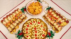 Vyskúšajte retro pohostenie na Silvestra: Plnené vajíčka, syrovú roládu i retro chlebíčky