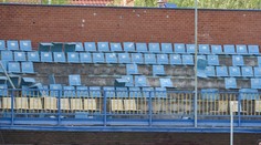 Nové športoviská či vybavenie pre školy zatiaľ nebudú. Nie sú peniaze