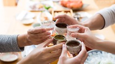 Pite viac alkoholu! Neuveríte, ktorá krajina motivuje mladých k takémuto zlozvyku