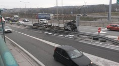 Pred tunelom Sitina horel kamión