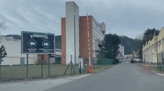 Šok zažili zamestnanci niekdajšieho strojárskeho kolosu v Trenčíne. V pondelok ráno dostali hromadne výpoveď