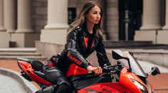 Najkrajšia ruská motorkárka je mŕtva. Slávna influencerka zahynula pod kolesami kamióna