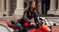 Najkrajšia ruská motorkárka je mŕtva. Slávna influencerka zahynula pod kolesami kamióna