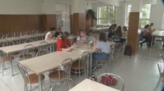 Ďalší problém s obedmi zadarmo. Od septembra ich nedostanú všetky školopovinné deti