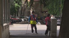 Ponúkajú im možnosť, ako si udržať ľudskú dôstojnosť. Strávili sme deň s pouličnými predajcami časopisov