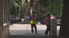 Ponúkajú im možnosť, ako si udržať ľudskú dôstojnosť. Strávili sme deň s pouličnými predajcami časopisov