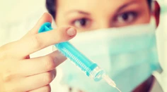 Krajiny, ktoré očkujú proti tomuto ochoreniu, majú šesťkrát menšiu úmrtnosť na COVID-19