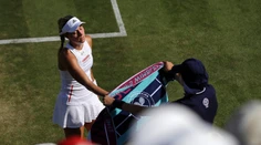 Wimbledon: Šok v 2. kole, z pavúka vypadla obhajkyňa titulu Kerberová