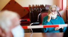 Maďari pritvrdili pri domovoch seniorov. Zatvorenie 1 600 z nich sa týka tisícok ľudí