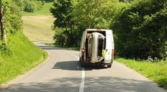 Ďalšia rarita na našich cestách: Po doubledeckeri zaujala šoférov aj políciu „matrioška"