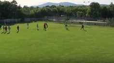 VIDEO: Brankár smoliar zo slovenskej okresnej súťaže. Videli ste už takýto gól?