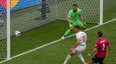 VIDEO: Najväčší smoliar turnaja. Obranca Česka bol pri ďalšom inkasovanom góle, s Gruzínskom uhrali len bod