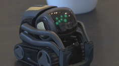 Domácimi robotmi proti osamelosti! Pozrite, čo všetko dokáže Vector