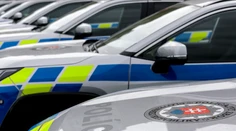 Policajti už nenabíjajú iba zbrane, ale aj autá. Na oddeleniach v týchto dňoch pribúdajú nabíjacie stanice