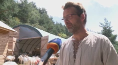 Manželia Bahnovci nepoznajú dovolenku, ich práca nemá konca. Mladým takáto robota nevonia