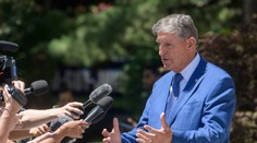 Boj o Biely dom: Kandidatúru na prezidenta USA zvažuje senátor Joe Manchin