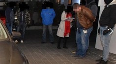 Razia na strednom Slovensku. Traja podozriví vylákali od mužov nahé fotky, potom ich vydierali