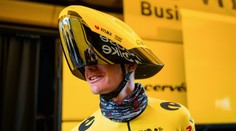 Revolúcia či módna nočná mora? Víťaz Tour de France zaskočil fanúšikov novou prilbou