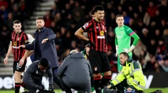 VIDEO: Chvíle hrôzy v Premier League. Kapitán Lutonu skolaboval, dostal zástavu srdca