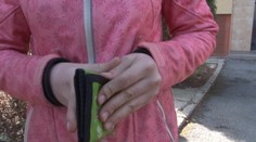 Lupič na pumpárku v Košiciach mieril pištoľou, zľakla sa a dala mu peniaze