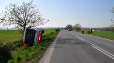 Za Sečovcami sa prevrátil autobus, deväť ľudí sa zranilo
