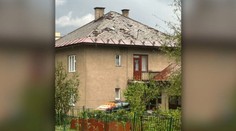 Búrka a krúpy s veľkosťou tenisovej loptičky v Brezne zanechali obrovské škody. Stále pracujú na ich odstraňovaní