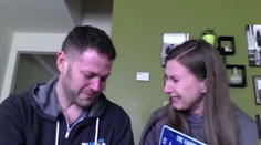 Päť rokov sa snažili o bábätko a potom to prišlo. Pozrite si oteckovu reakciu