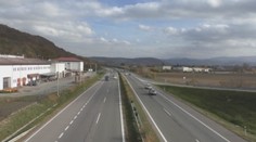 Dôchodkyňa vošla na diaľnici pri Trenčíne do protismeru, kamionistovi stihla zakývať