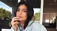 Kylie Jenner prvýkrát na fotke s dcérkou. Vyzerá ako jej sestra