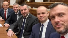 Poslanec Republiky sa chváli členstvom v protifašistickom zväze, tam o ničom nevedia