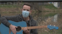 Pred rokom začal informovať o covide, dnes je z neho hrdina. Vyspovedali sme Petra Sabaku