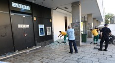 Dráma v chorvátskom Splite: Desiatky turistov pred nočným klubom zasypalo sklo, hlásia zranených