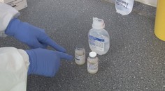 Nedostatok liekov: Najnádejnejšia zbraň proti covidu na Slovensko stále neprišla