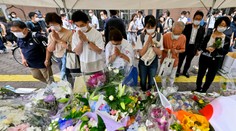Telo zavraždeného japonského expremiéra previezli do Tokia