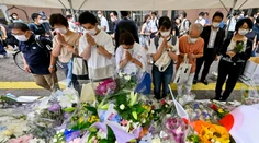 Telo zavraždeného japonského expremiéra previezli do Tokia