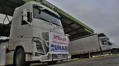Únia autodopravcov ukončila blokádu hraničných priechodov, zostáva však v pohotovosti