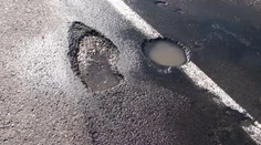 Cestárov rozhýbala až vtipná kresba. Výtlky okamžite opravili