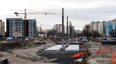 Električkovú trať v Petržalke zrejme dokončia až budúci rok. Vallo nie je spokojný s tempom prác