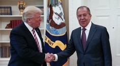 Putin ponúkol zverejnenie prepisu rozhovoru Trumpa s Lavrovom