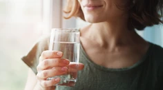 Žena zomrela v dôsledku nadmerného pitia vody. Vyšetrovanie ukázalo, že pochybila nemocnica