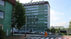 Tragédia v Poprade: Z nemocničného okna vypadlo dieťa, pád neprežilo