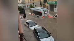 VIDEO: Francúzske mesto Cannes zasiahla prívalová povodeň. Brala so sebou všetko, čo jej prišlo do cesty