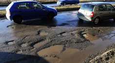 Myslíte si, že cesta, po ktorej jazdíte, je tá najrozbitejšia v širokom okolí? Pošlite nám jej fotky a videá