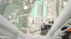 Francúzsky pavúčí muž sa pokúsil zliezť výškovú budovu v Soule