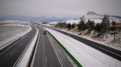 Na západe sú cesty mokré, na východe je čerstvý sneh