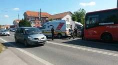 Autobus sa zrazil so skútrom. Žena (†36) skončila hlavou pod kolesom