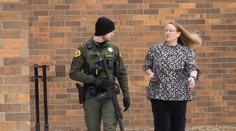 Sedemnásťročný študent v Iowe strieľal na škole. Hlásia mŕtvych aj zranených